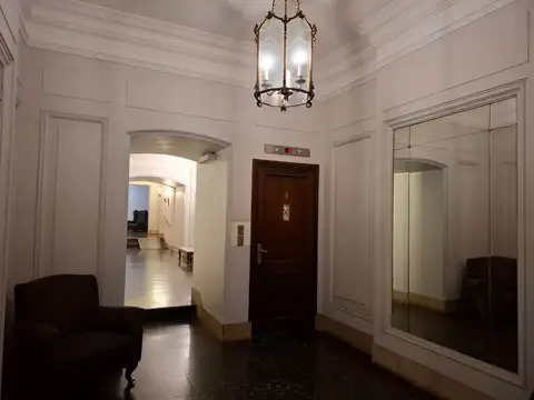 Venta amplio y luminoso 5 amb. en Barrio Norte