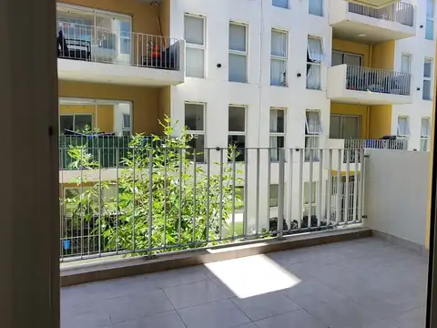  3 AMB BARRACAS FRENTE PARQUE LEZAMA C/COCHERA