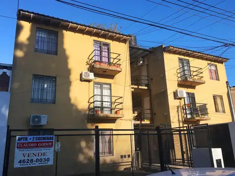 Departamento de un ambiente dividido con dos cocheras - ideal inversion - Morón