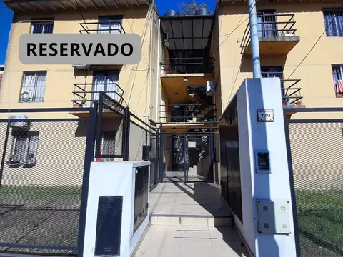 Departamento de un ambiente dividido con dos cocheras - ideal inversión en Venta - Morón