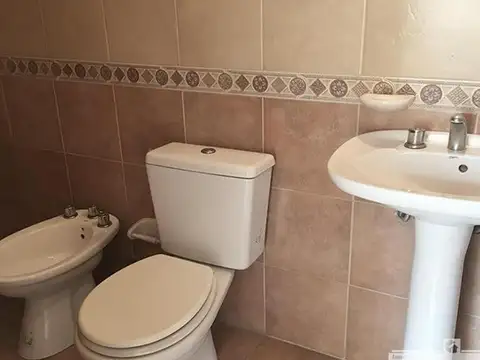 Departamento de un ambiente dividido con dos cocheras - ideal inversión en Venta - Morón