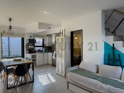 DÚPLEX EN 143 ENTRE 50 Y 52