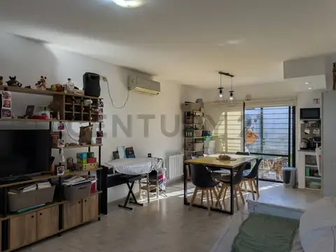 DÚPLEX EN 143 ENTRE 50 Y 52