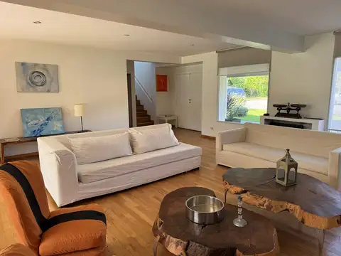 Casa en Alquiler en Los Senderos I, USD 1.600