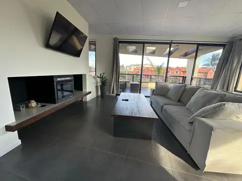 Capricornio a una cuadra de la playa mansa, parada 38