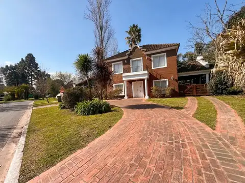 Casa en Venta con 2 cocheras