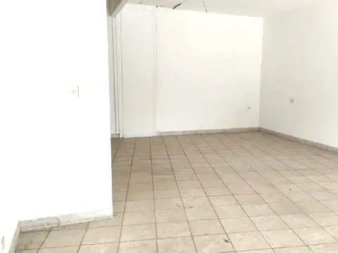 Alquiler local en excelente ubicación, a 4 cuadras de la estación de Ramos Mejía