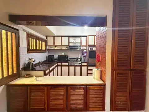 Casa en alquiler c/ cochera en Merlo