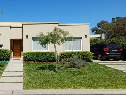 NEV. Casa 4 ambientes Santa Elena - Pilar del Este