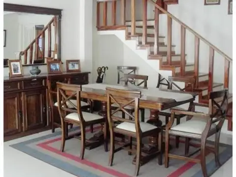 CHALET CON PILETA 5 AMB 3 dorm. 2 cocheras en venta - LANÚS - ESTE, GRAN BS. AS. SUR