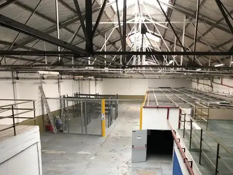 Galpón Mixtura 2 e/camión (1400m2)