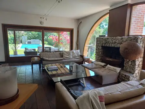 CASA en VENTA 4 DOR, JARDÍN y PILETA en SAN JORGE VILLAGE!