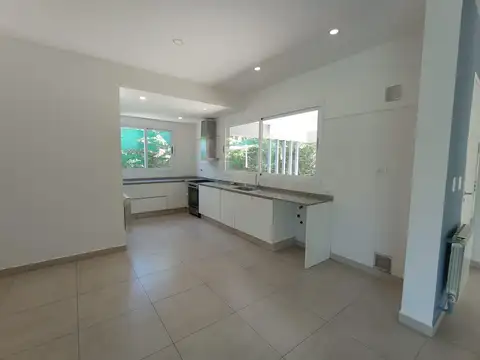 Casa en Alquiler de 4 dormitorios