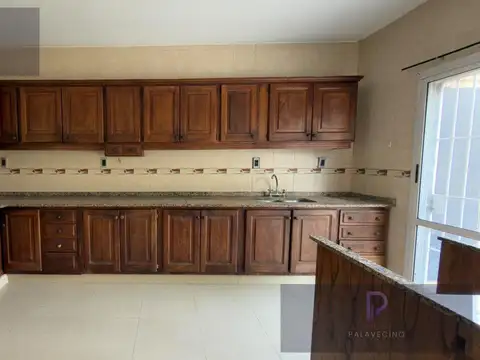 Casa 5 ambientes con 3 baños