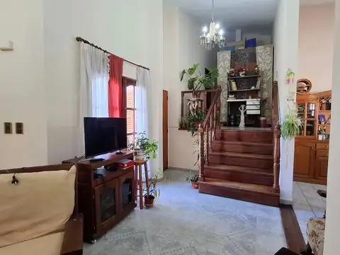Casa en Venta con 3 cocheras