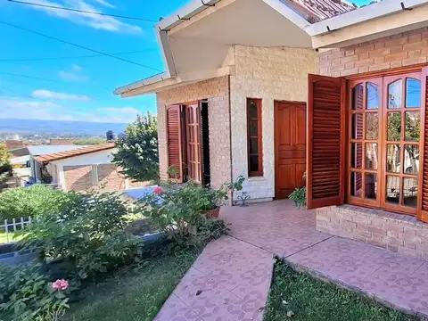 VENTA CASA 3 DORMIS MÁS DEPARTAMENTO Y BUNGALOWS