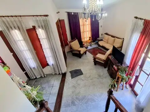 Casa 9 ambientes con 3 baños