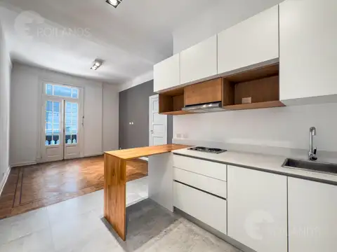 VENTA DEPARTAMENTO 3 AMBIENTES  RECICLADO C/ BALCÓN EN EL CENTRO