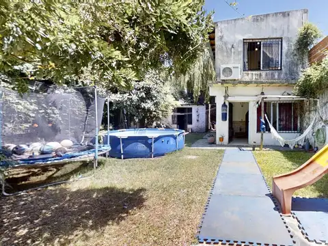 Casa en venta en Martinez, 2 casas a refaccionar 3 y 4 amb con patio y jardín