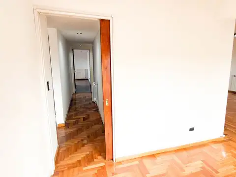 Departamento 7 ambientes con 2 baños