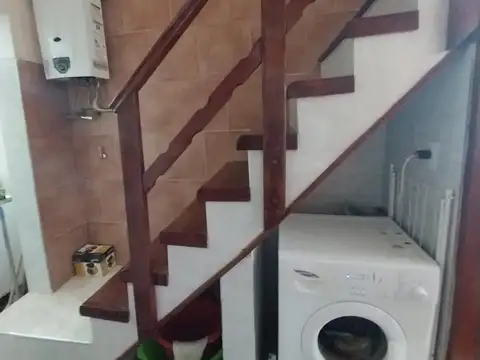 Casa en venta - 3 Dormitorios 1 Baño - Locales - 192Mts2 - Claromecó