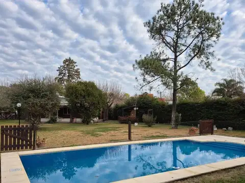 Casa Venta Funes 2 dorm 1310 m2 parque. A 150 mt Don Mateo