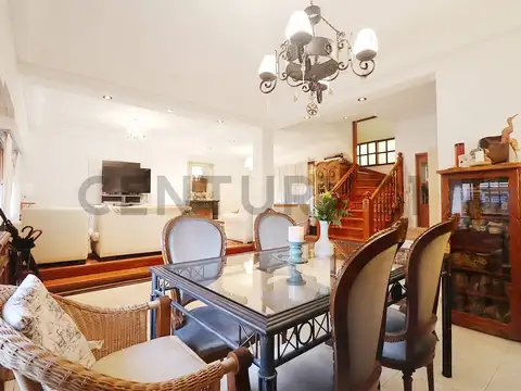 Casa 5 ambientes con 4 baños