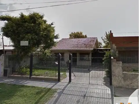 Casa en venta - 3 Dormitorios 2 Baños 4 Cocheras - 500Mts2 - Bernal Oeste