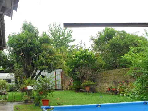 Casa en Venta con 2 cocheras