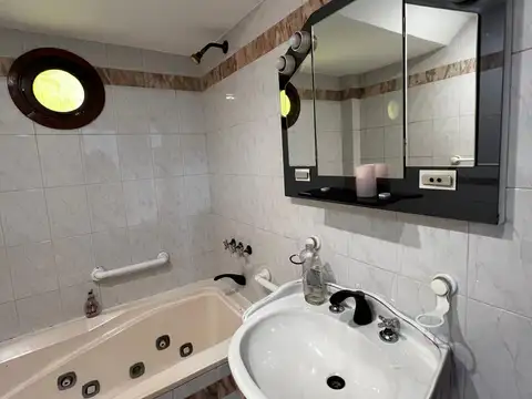 BARBARO FARIAS ALQUILA PH 2 AMB. EN 1° PISO POR ESCALERA.