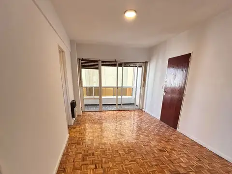 VILLA CRESPO. FRIAS Y AVENIDA CORRIENTES. DTO 2 AMBIENTES CON BALCON 7mo.PISO + BAULERA COCINA SEPARADA TODO EN EXCELENTE ESTADO.