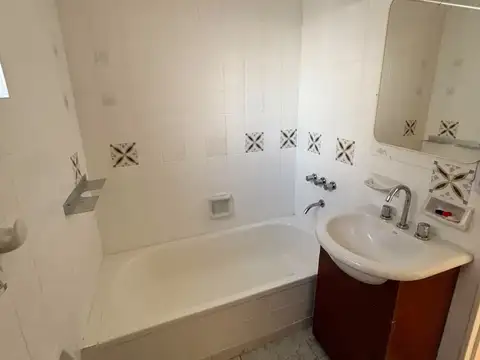 VILLA CRESPO. FRIAS Y AVENIDA CORRIENTES. DTO 2 AMBIENTES CON BALCON 7mo.PISO + BAULERA COCINA SEPARADA TODO EN EXCELENTE ESTADO.