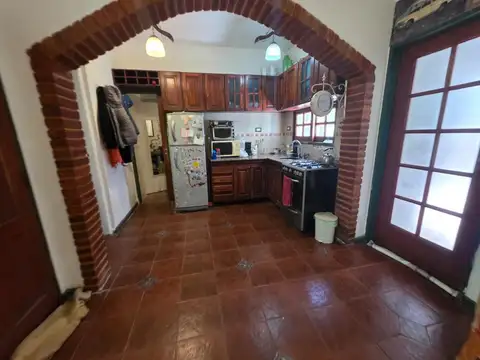 Casa 2 ambientes con 1 baño