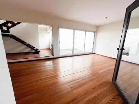 Depto Tipo Casa en Venta de 3 ambientes