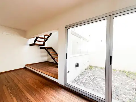 Depto Tipo Casa 3 ambientes con 2 baños