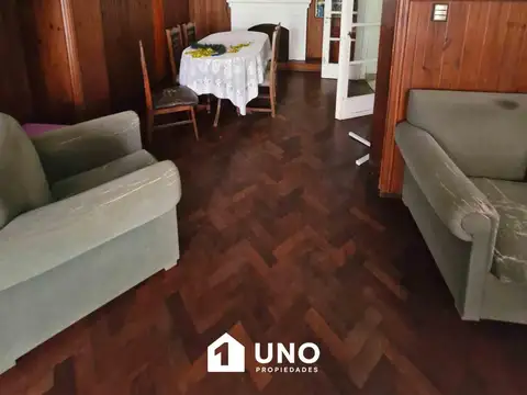 Mendoza y Bv.Oroño - Casa de 3 Dormitorios.