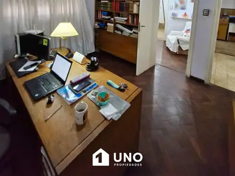 Mendoza y Bv.Oroño - Casa de 3 Dormitorios.