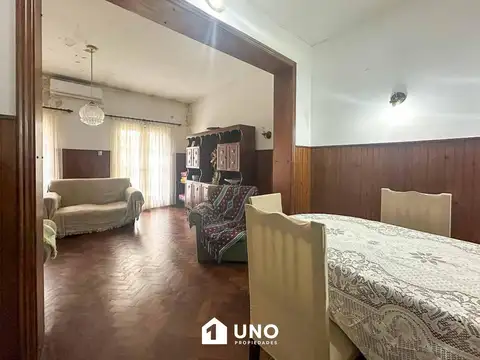 Mendoza y Bv.Oroño - Casa de 3 Dormitorios.