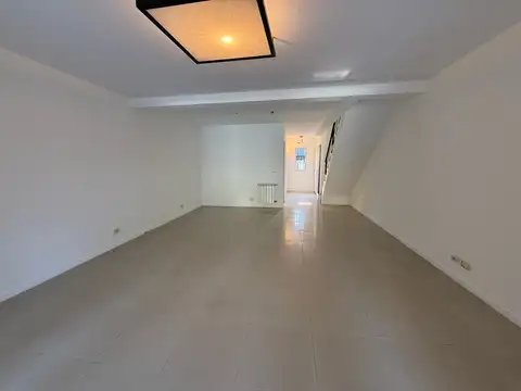 Depto Tipo Casa en Alquiler con 2 cocheras