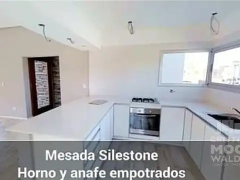 Casa 5 ambientes con 3 baños