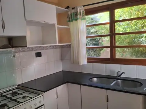 Casa en Alquiler con 2 cocheras