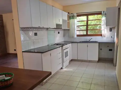 ALQUILER - CASA 5 DORMITORIOS EN MANZANAR - CIPOLLETTI