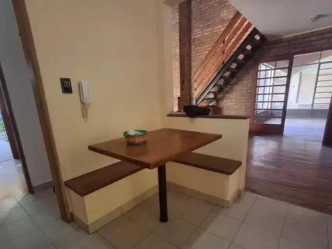 Casa 6 ambientes con 4 baños