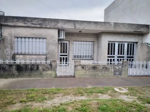 CASA EN VENTA ESQUIU N 5436 BARRIO LUDUEÑA