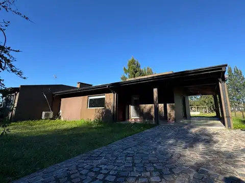 Casa 3 dormitorios y  pileta a la Venta en Barrio El Rodeo, Coronel Brandsen