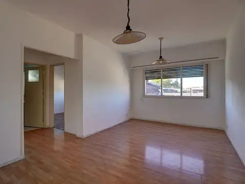 VENTA DEPARTAMENTO 3 AMB. MUY LUMINOSO POMPEYA
