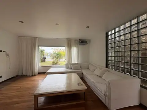 Casa 8 ambientes con 3 baños