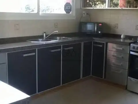 Casa 5 ambientes con 4 baños