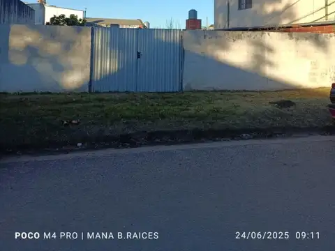 Lote cercado. Superficie total 208 m².