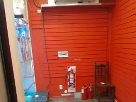 Local en Alquiler en Flores, $ 300.000